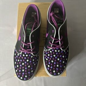 Nike Men's Black and Purple Patterned Sneakers